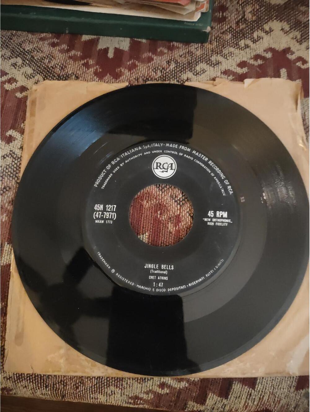 RARE Italian vinyl- Chet Atkins -jingle bells/ jingle rock Mint - Christmas 45